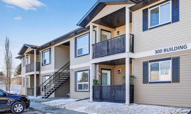 302-8 Bayside Place