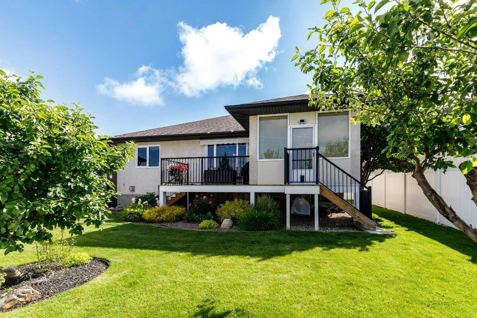 111 Adams Close, Red Deer, AB, T4R 3C7