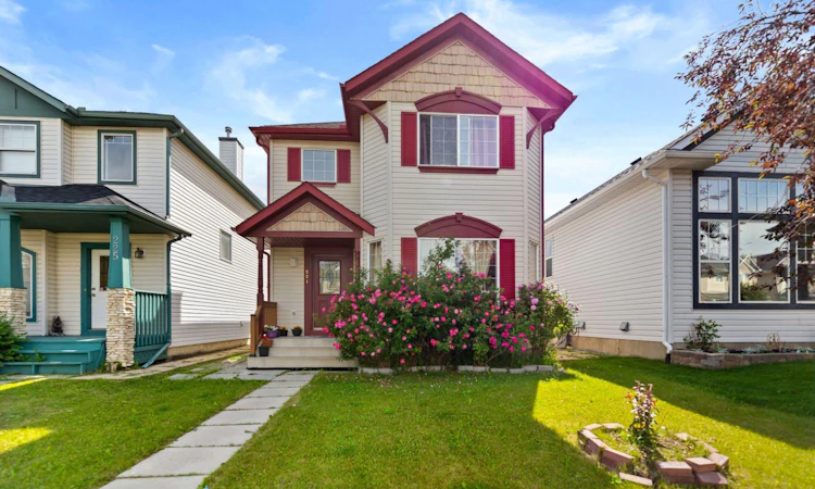 221 Tarington Close NE