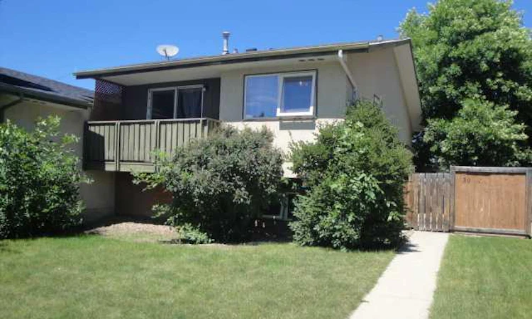 39 Meadowlark Boulevard N