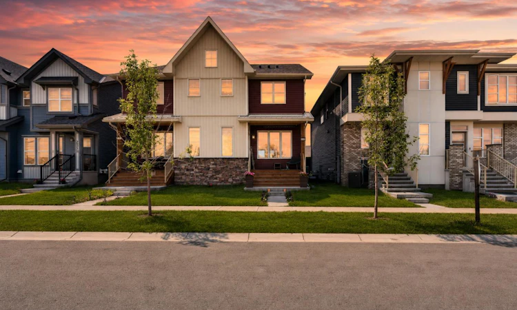 227 Chinook Gate Boulevard SW