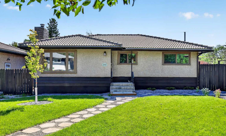 2018 Cottonwood Crescent SE