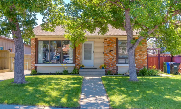 32 Berkley Place NW