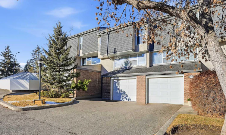 443 Brae Glen Crescent SW
