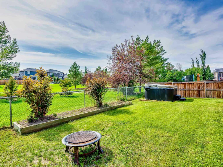 1925 Luxstone Park SW, Airdrie, AB, T4B 3B5 - 37