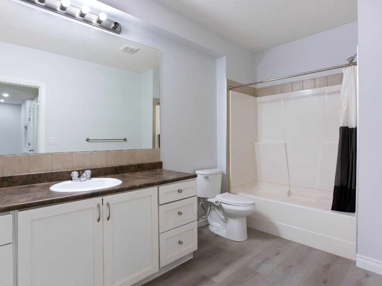 1925 Luxstone Park SW, Airdrie, AB, T4B 3B5 - 34