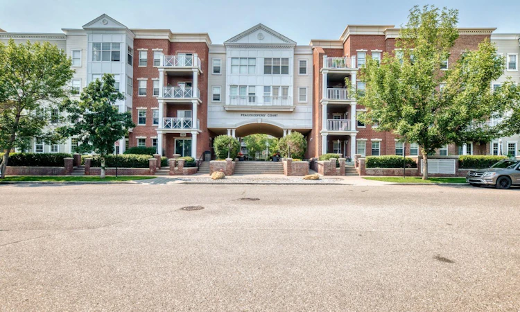 1212-5605 Henwood Street SW