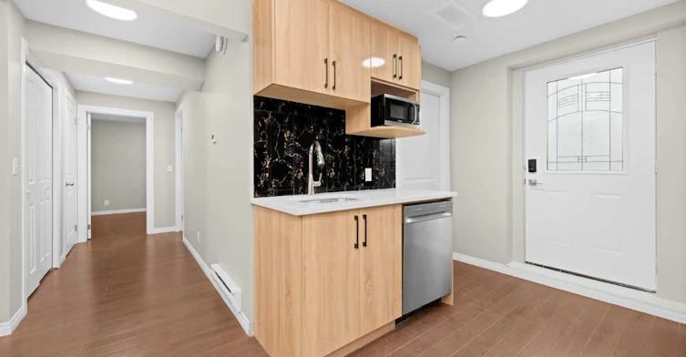 7 Panora Square NW, Calgary, AB, T3P 1E5 - 9