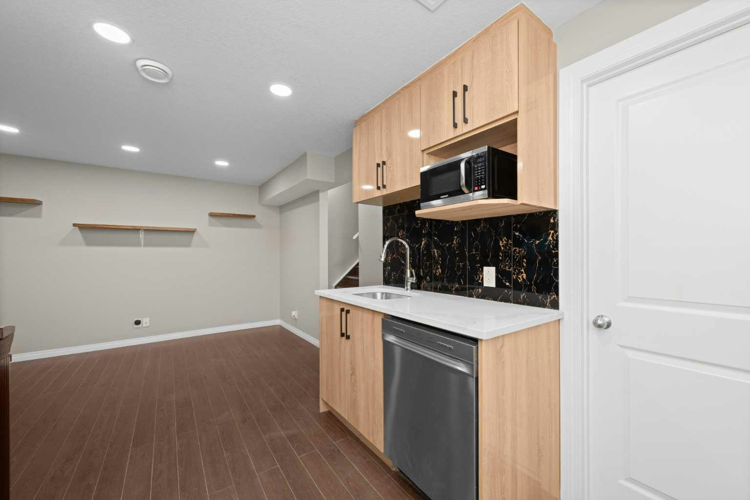 7 Panora Square NW, Calgary, AB, T3P 1E5 - 3