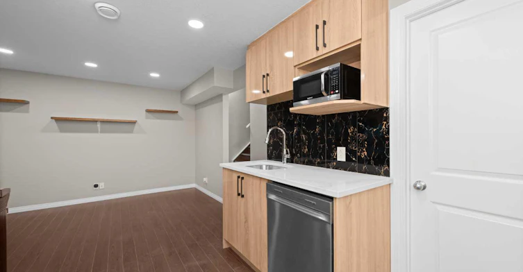 7 Panora Square NW, Calgary, AB, T3P 1E5 - 3