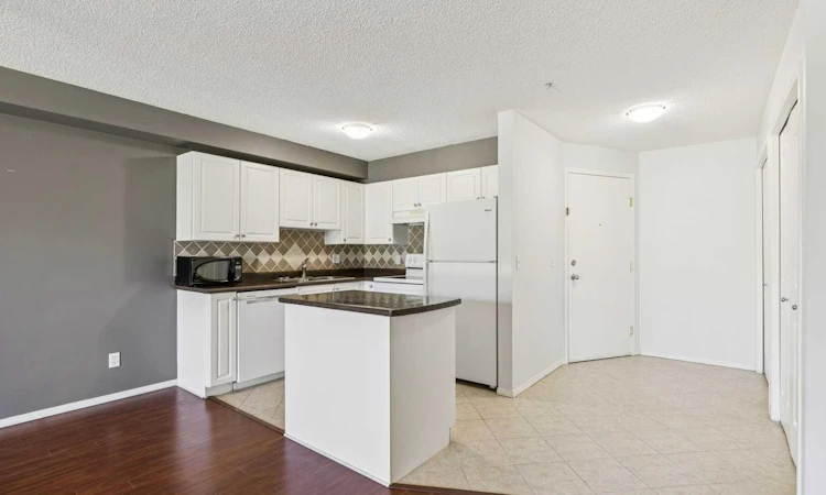 209-1000 Citadel Meadow Point NW