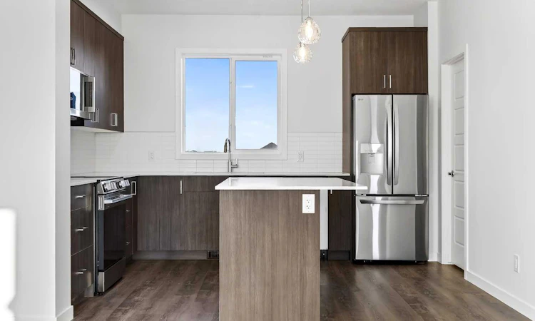 303-40 Creekside Way SW
