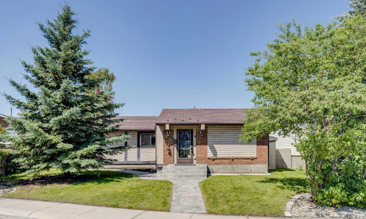 4819 Rundlewood Drive NE