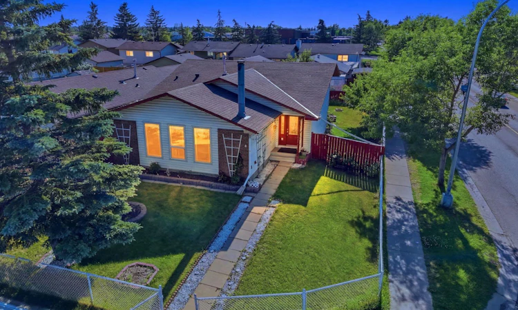 4 Fallswater Road NE