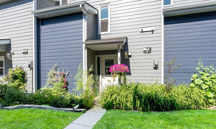 5-93 Grier Place NE
