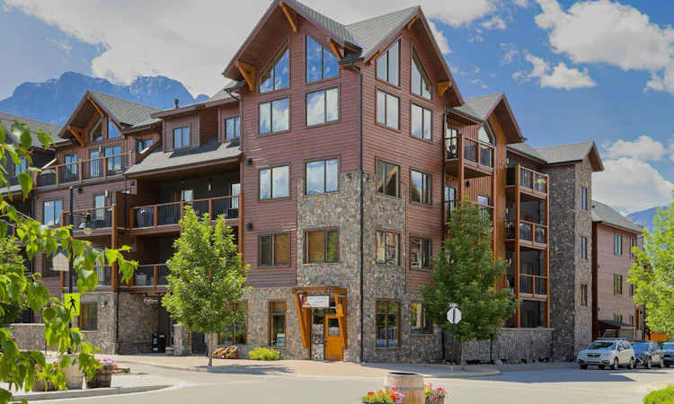 102-707 Spring Creek Drive