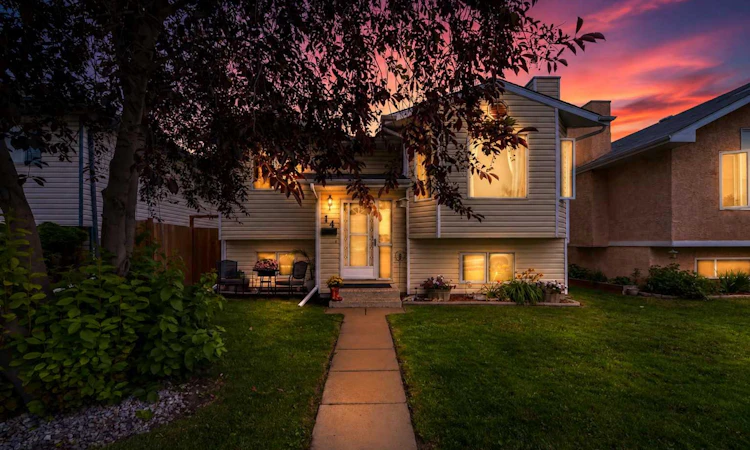 14 Eakins Crescent