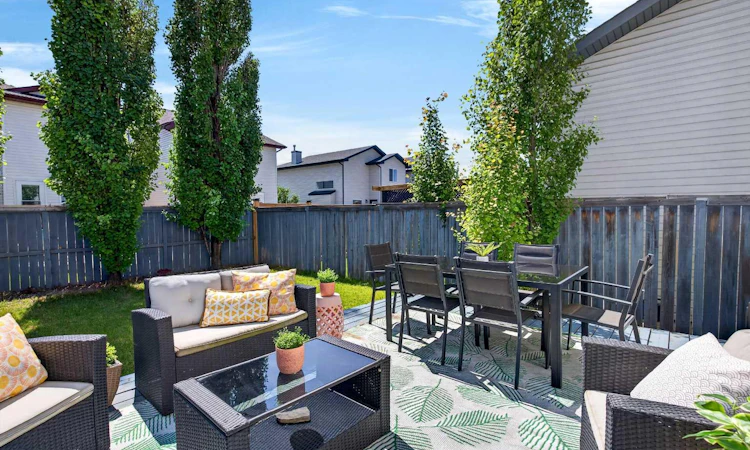 66 Canoe Close SW