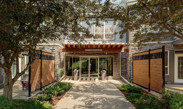 105-11642 Valley Ridge Park NW