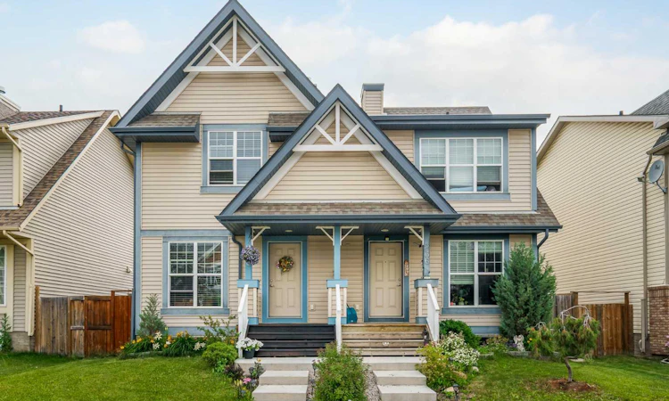 240 Elgin Meadows Gardens SE