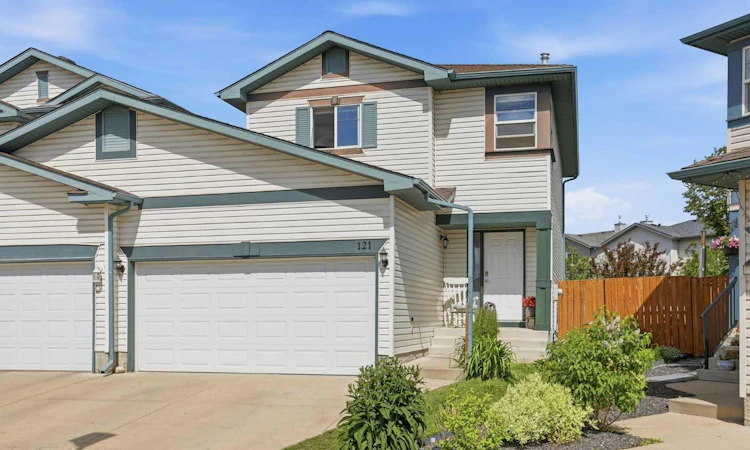 121 Canoe Square SW