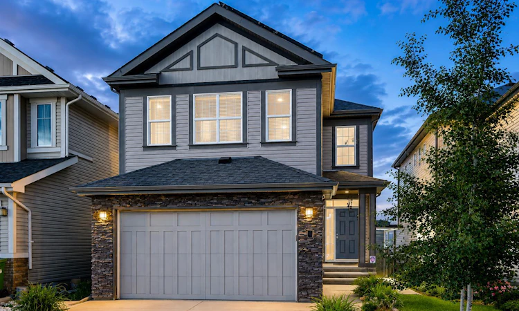138 Copperpond Street SE