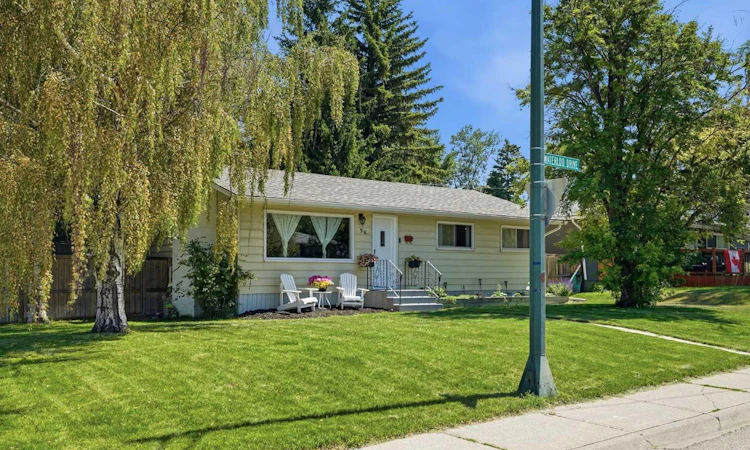 96 Waterloo Drive SW