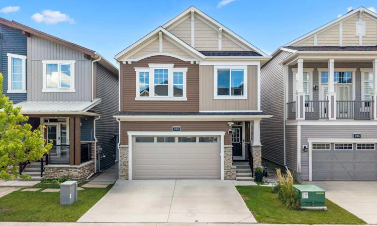192 Carrington Crescent NW