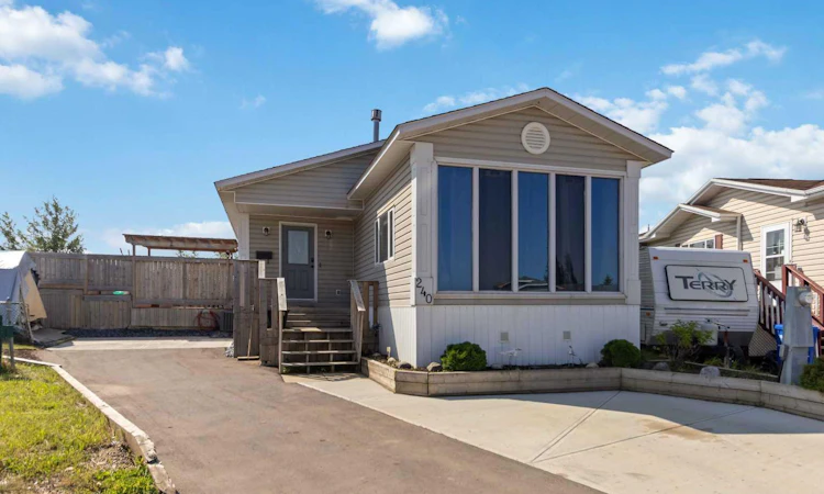 240 Grandview Crescent
