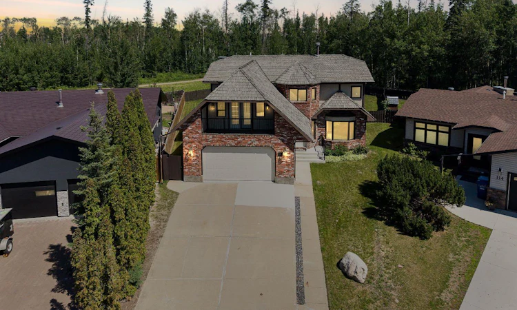 118 Dickins Close