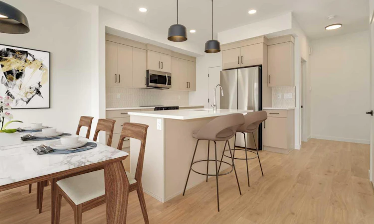 138 Miners Road W