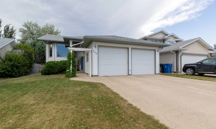 160 Heritage Boulevard W
