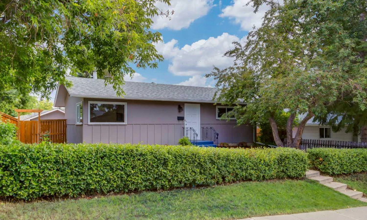 8 Hazelwood Crescent SW