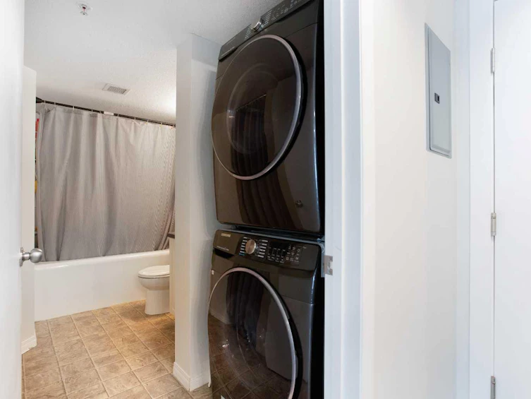 210-2000 Applevillage Court SE, Calgary, AB, T2A 7Z4 - 14