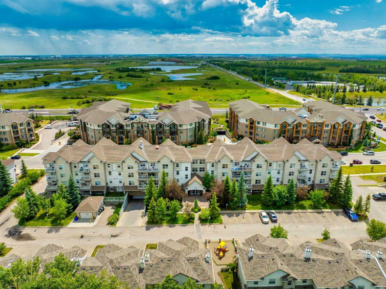 210-2000 Applevillage Court SE, Calgary, AB, T2A 7Z4 - 18