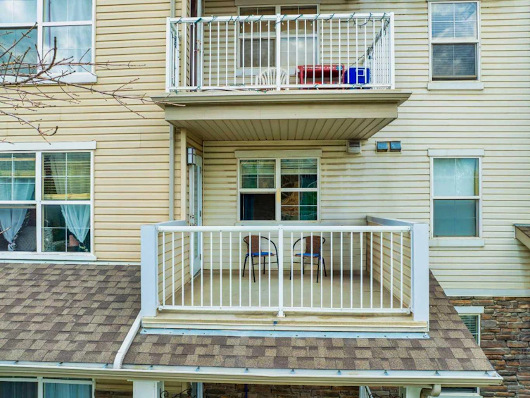 210-2000 Applevillage Court SE, Calgary, AB, T2A 7Z4 - 16
