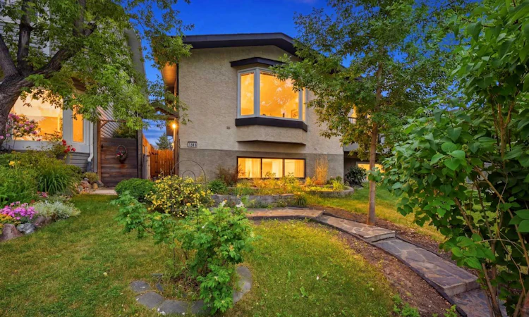 1004 Mckinnon Drive NE