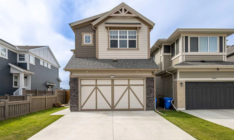 332 Magnolia Crescent SE