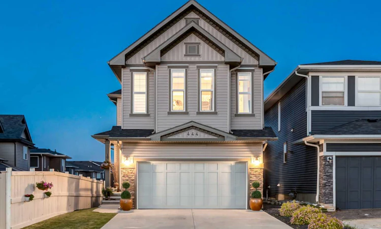 444 Evansglen Drive NW