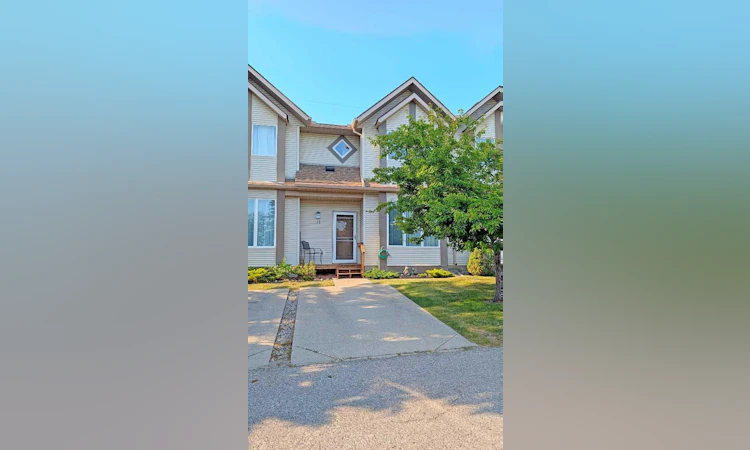 12 Shawbrooke Court SW