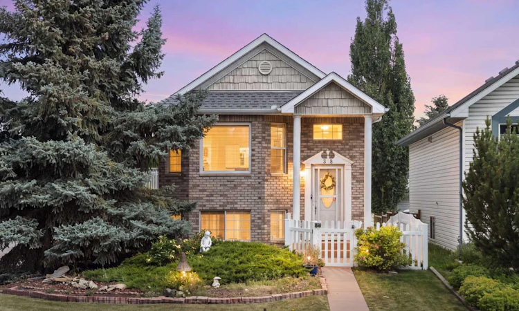 38 Hidden Spring Circle NW