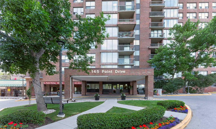 1607-145 Point Drive NW