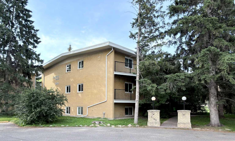 102-3103 Blakiston Drive NW