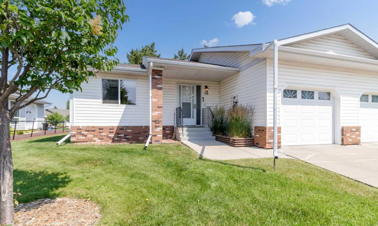 38-2821 Botterill Crescent