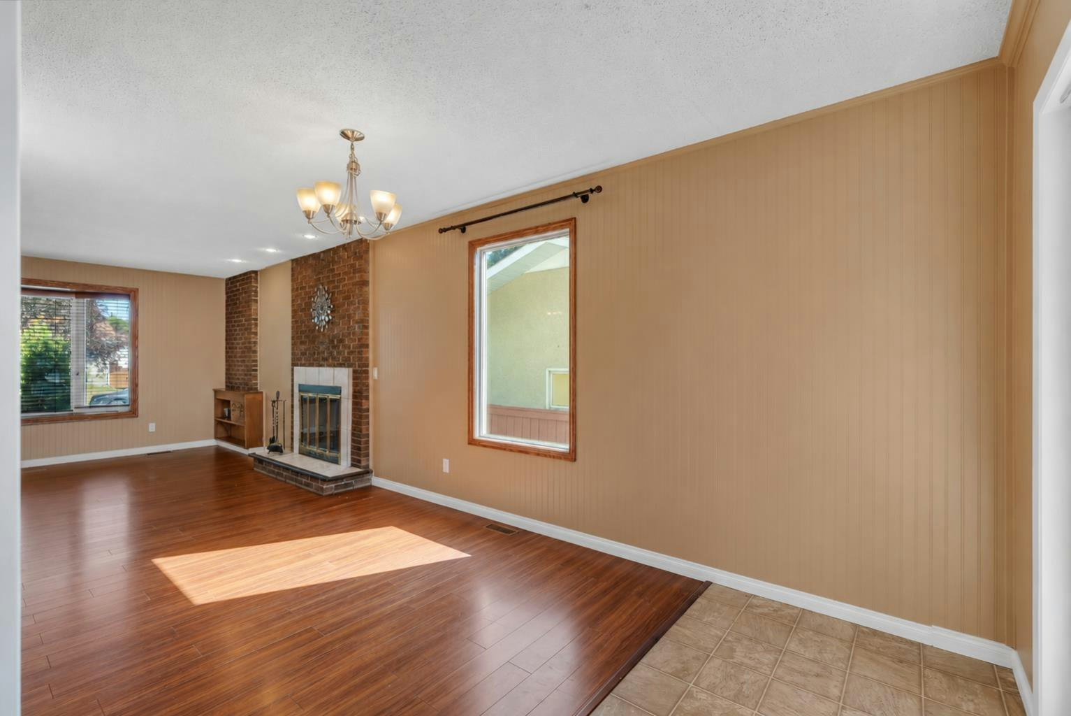 335 Queensland Drive SE - 5