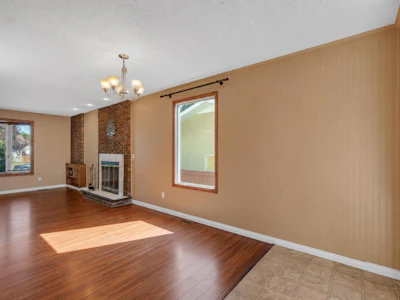 335 Queensland Drive SE - 5