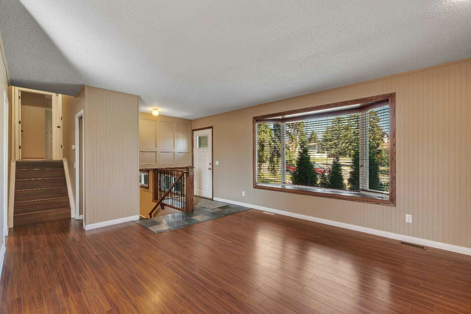 335 Queensland Drive SE - 3