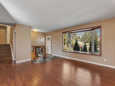 335 Queensland Drive SE - 3