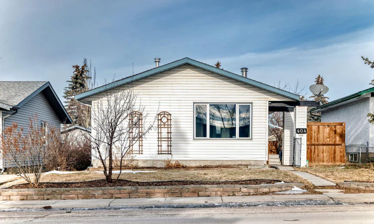 404 Acacia Drive SE