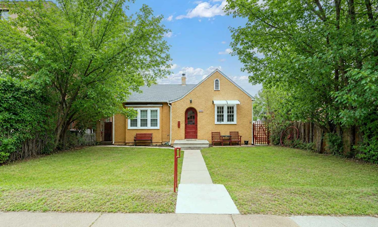 260 2 Street SE